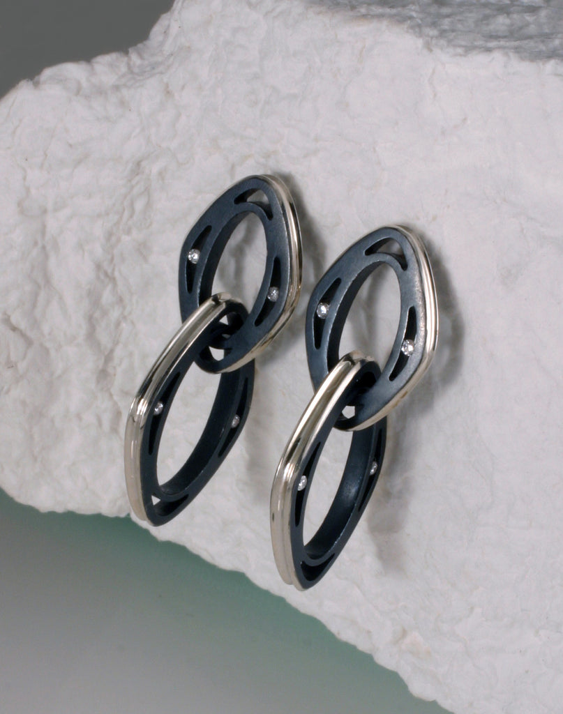 SS4722D/O Interlocking Oval Dangle Earrings, Viewpoint Eclipse Collection